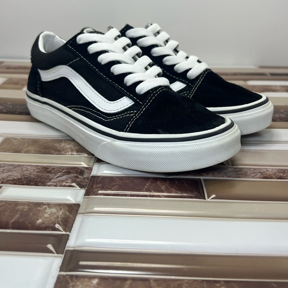Kids Van's Old Skool Skate Shoe. Black and white size 3 unisex Boy or girl. - Picture 11 of 16